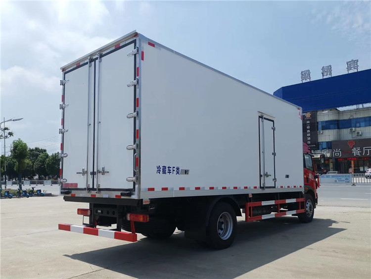 國(guó)六 解放麟VH6.8米冷藏車